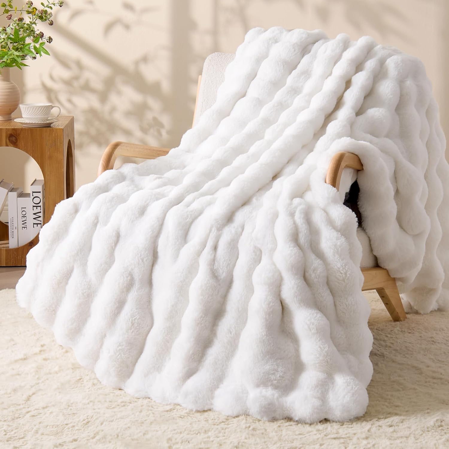 White Faux Fur Cream Throw Blanket, Soft Cozy Plush Bubble Blanket for Couch Sofa Bedroom Living Room Decor - 870GSM Thick Warm Fuzzy Fluffy Faux Rabbit Fur Blanket for Women Gift, 50x60 Inches