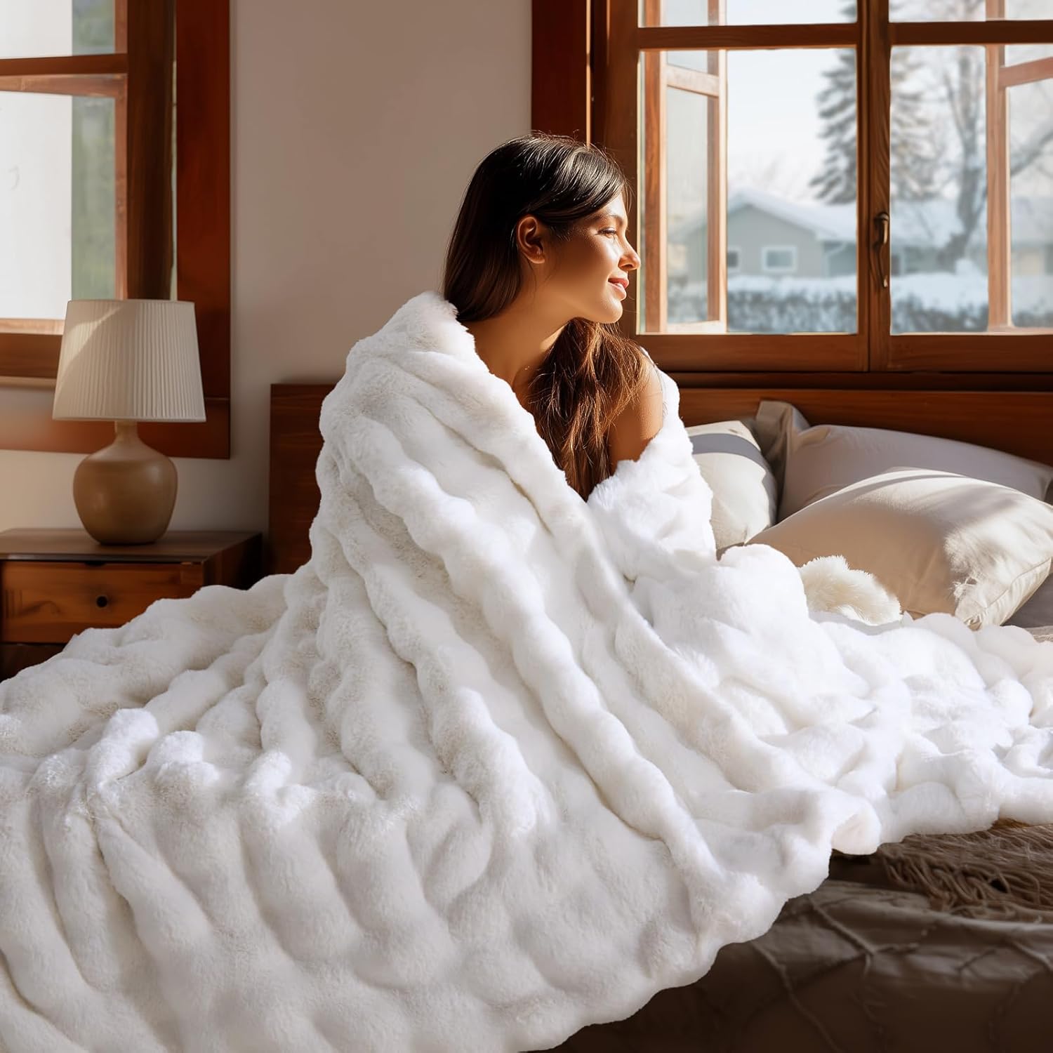 White Faux Fur Cream Throw Blanket, Soft Cozy Plush Bubble Blanket for Couch Sofa Bedroom Living Room Decor - 870GSM Thick Warm Fuzzy Fluffy Faux Rabbit Fur Blanket for Women Gift, 50x60 Inches